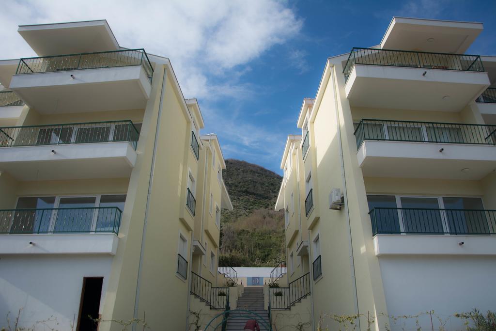 Adriadome Apartments Bijela Bagian luar foto